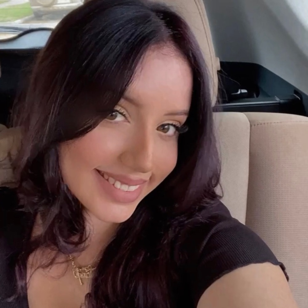 Meet your Posher, Adriana